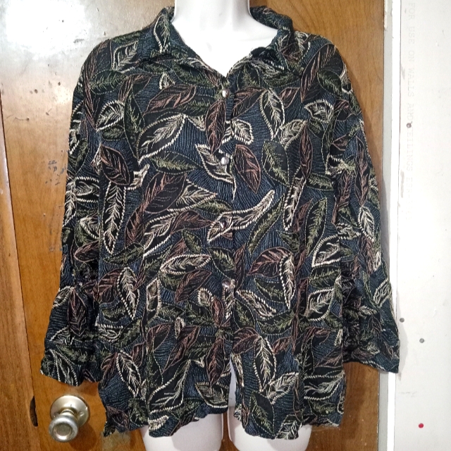 Size 3 Leaf Buttoned Top